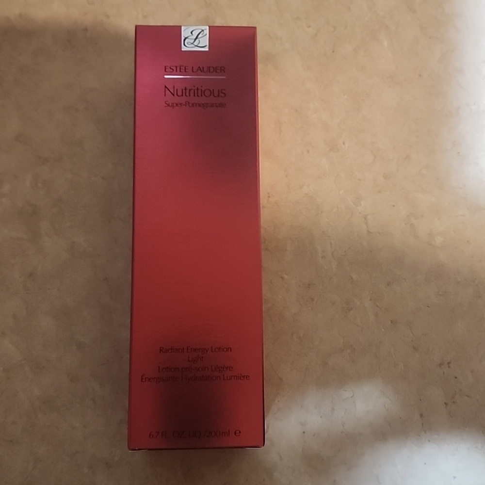 Estée Lauder Nutritious Super-Pomegranate Radiant Energy Lotion Light. NWT - Picture 2 of 4